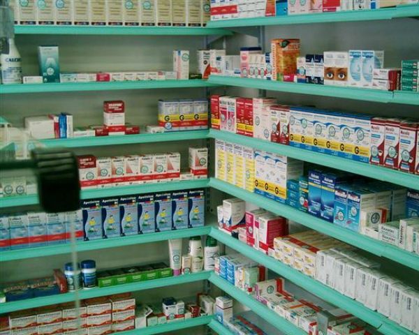 Anvisa suspende venda de lotes de remédio e de água mineral