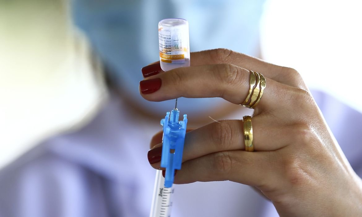 STF forma maioria para permitir compra de vacinas por estados e municípios