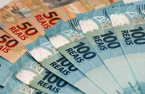Governo propõe salário mínimo de R$ 979 para o ano que vem