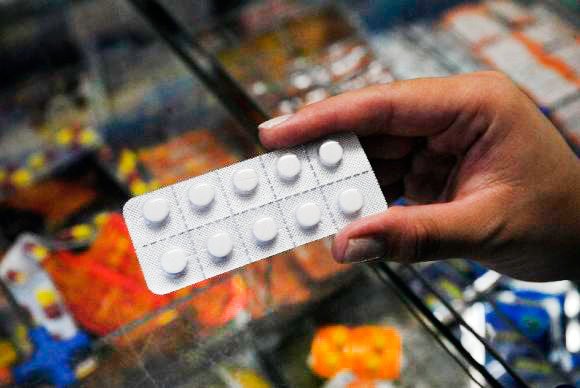 Venda de remédios em farmácia popular terá limites mínimos de idade