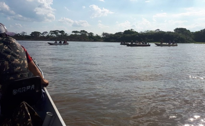 Pescadores se mobilizam e auxiliam as buscas a criança que está desaparecida nas águas do Rio Paraguai