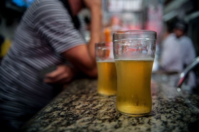 Levantamento alerta para consumo de álcool no país