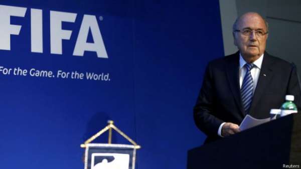 Blatter renuncia ao cargo de presidente da Fifa e convoca nova eleição