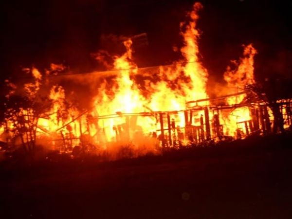 Madeireira pega fogo e é totalmente destruída em cidade de MT