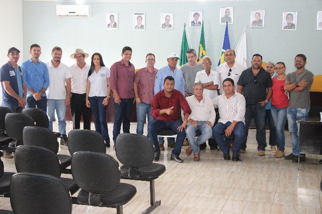 Secretário de agricultura de Colniza, técnico e vereadores participam de uma reunião sobre o cacau clonal em Juruena