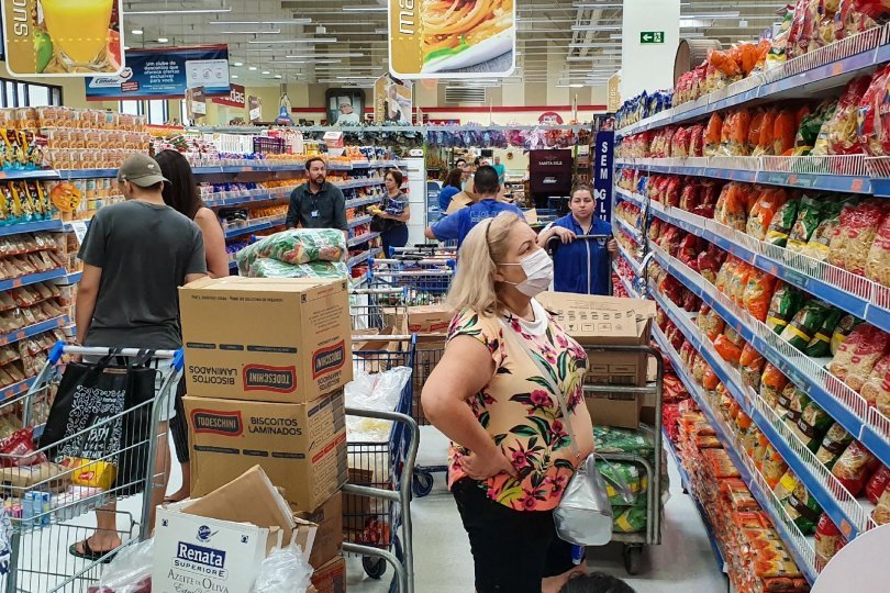 Em novo decreto, MT amplia horário de supermercados e restaurantes aos finais de semana