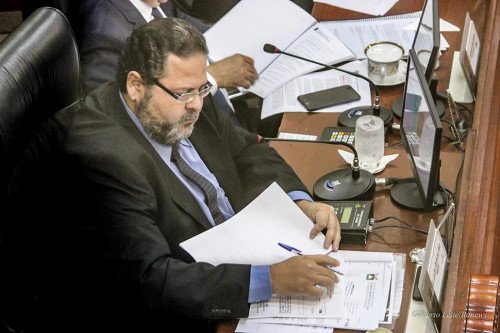Câmara de Cuiabá pode exonerar 400 após a suspensão de repasse de R$ 6,7 milhões