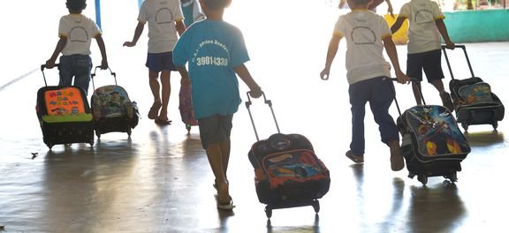 Brasil reduz desigualdade, mas ainda tem 2,5 milhões fora da escola