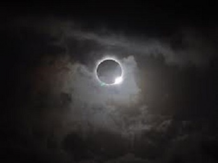 Último eclipse solar do ano acontece neste domingo