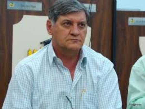 Ex-prefeito tem registro impugnado devido condenação por improbidade