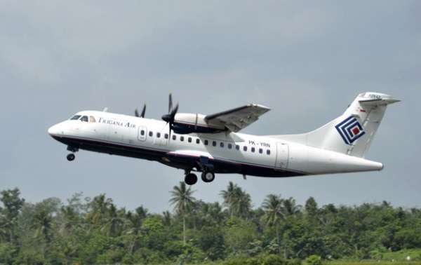 Equipes encontram corpos dos 54 ocupantes de avião indonésio