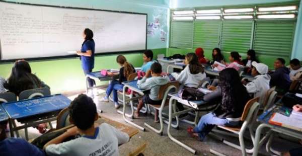 Profissionais da educação de Cuiabá têm aumento salarial de 2,3%