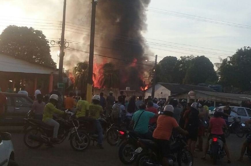 Garimpeiros ateiam fogo nos prédios do Ibama e ICMBio no município de Humaitá