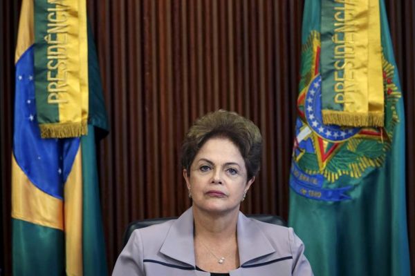 Dilma desiste de pronunciamento na TV e falará à população pela internet
