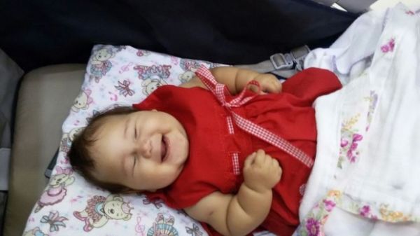 Família promove bazar para custear tratamento de bebê em SP