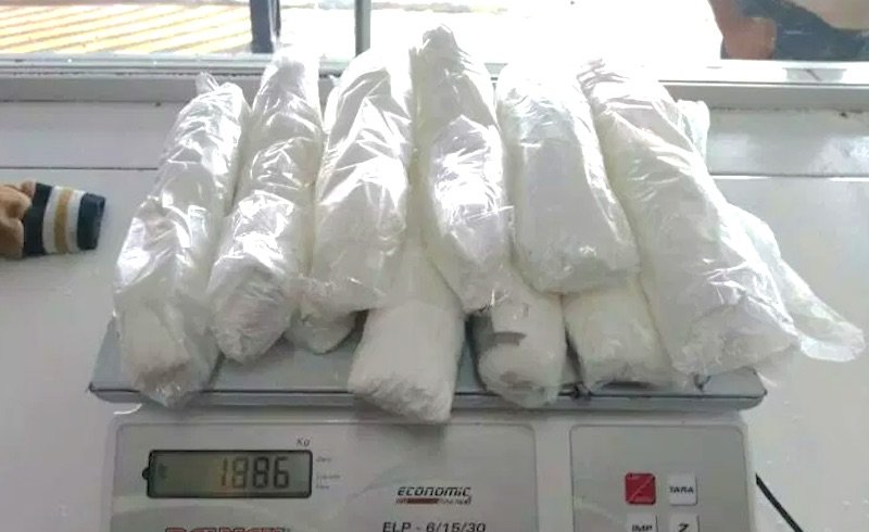 PRF apreende 1,8 quilo de cocaína em ônibus na BR-174