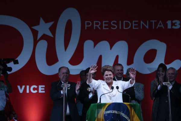Após vitória apertada, Dilma pede união e promete diálogo