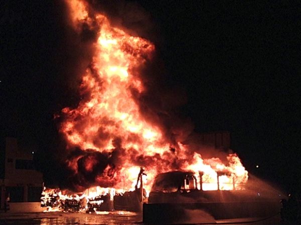 Ônibus são queimados em Sinop; suspeita é de ação criminosa