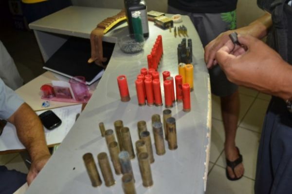 Polícia Militar encontra verdadeiro arsenal de munição após atender caso de violência doméstica