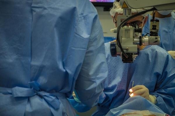 Cirurgia que custa até R$ 6 mil em clínica particular sai por R$ 771,60 na Caravana