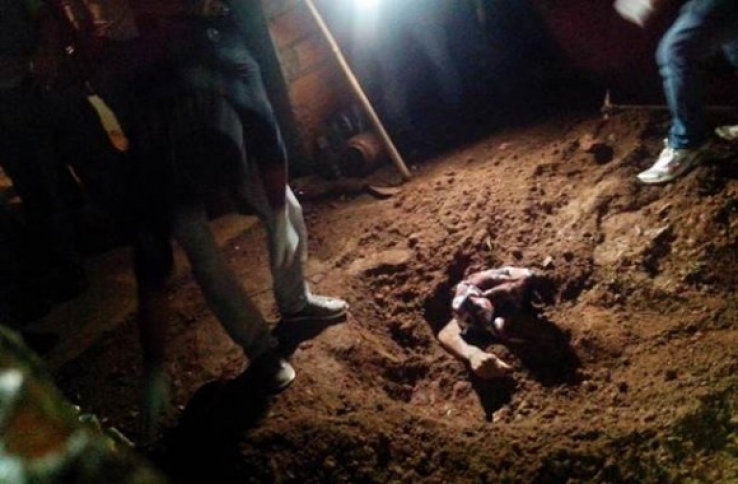 Polícia localiza corpo de jovem enterrado em casa de traficante