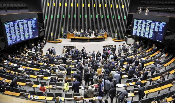Senado aprova em 2º turno texto-base da PEC do teto dos gastos com 53 votos favoráveis