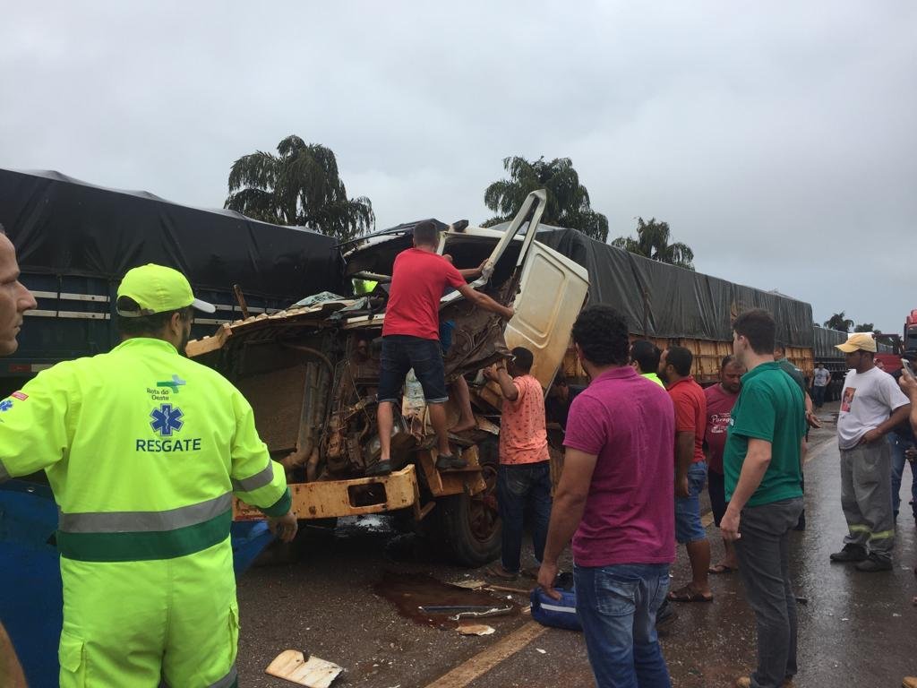 Acidente envolvendo três caminhões é registrado em Lucas do Rio Verde