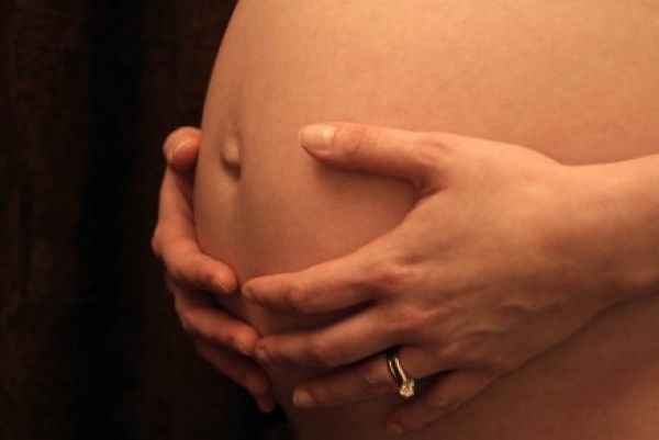 Mulheres com plano de saúde vão ao SUS em busca de parto normal