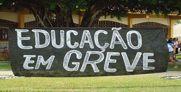 Alunos de Colniza sofrem com greve dos profissionais da educação