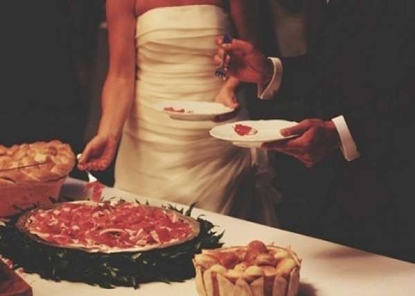 Noivo e mais 50 pessoas são internados após comerem alimentos em festa de casamento no Nortão