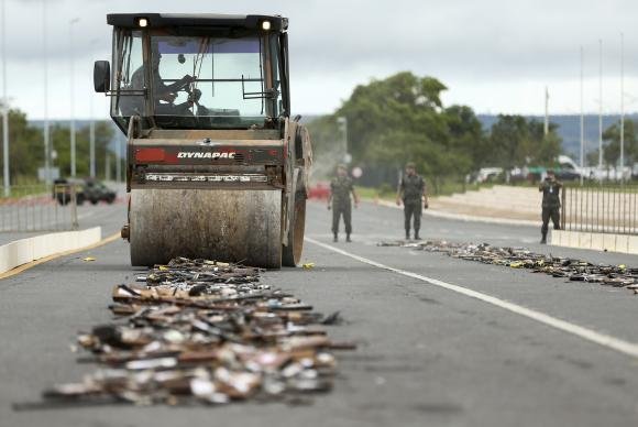 Exército e CNJ destroem cerca de 4 mil armas em Brasília