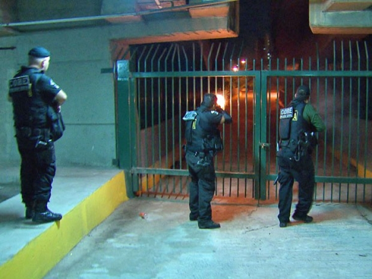 Policiais civis e Exército impedem saque a supermercado do Recife