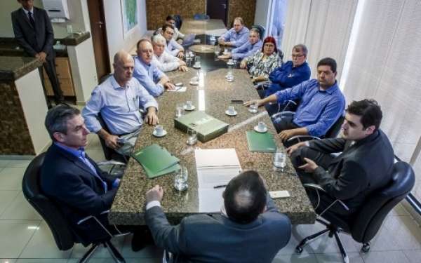 Governador se reúne com representantes do Sicredi