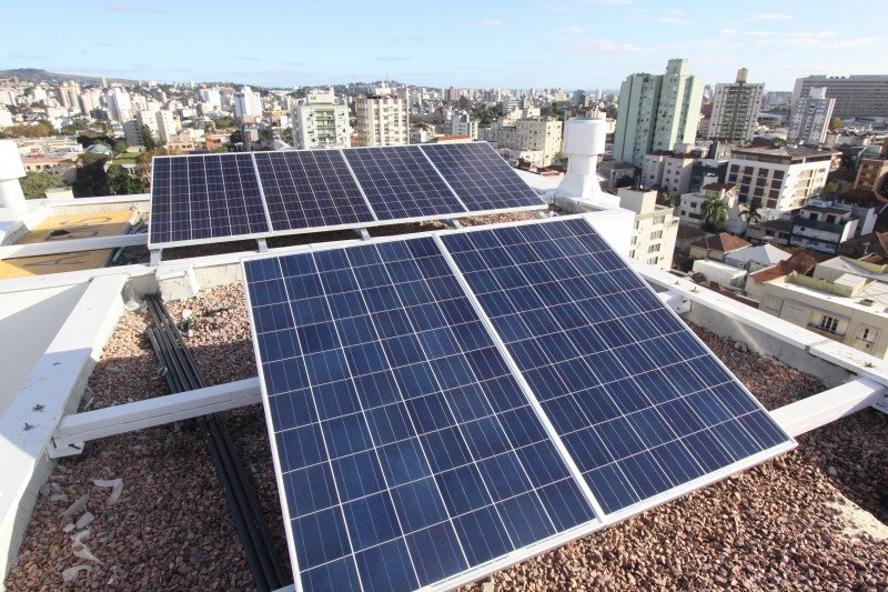 Fonte solar é a mais utilizada por consumidores que produzem a própria energia