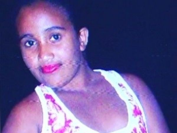 Menina de 11 anos morre ao levar choque com celular, diz hospital