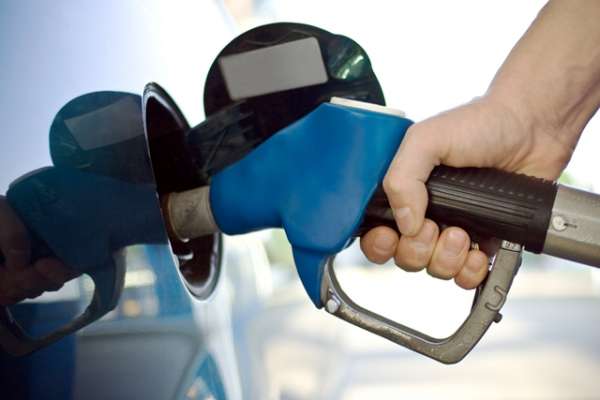 Gasolina fica mais barata e faz inflação semanal desacelerar