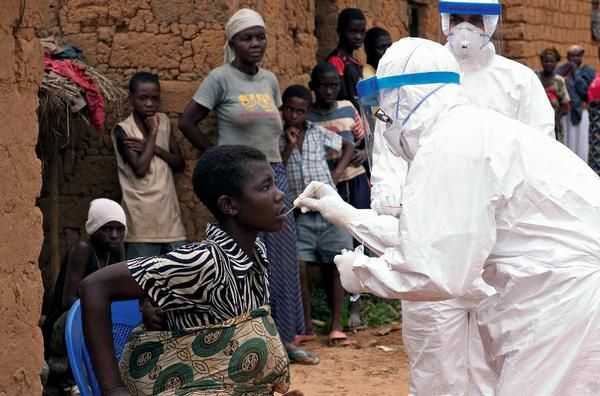 Vestígios de ebola são achados em sêmen de paciente curado há 6 meses