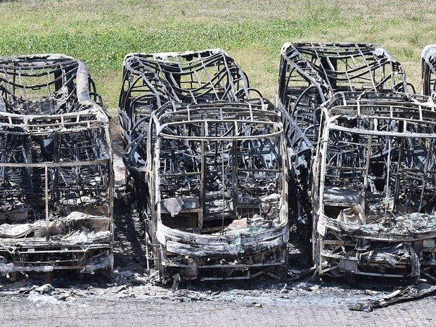 Mesmo com a chegada das Forças Armadas, carro é incendiado em Natal