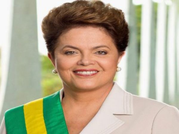TSE manda Google tirar do ar vídeo com carteiro entregando panfletos de Dilma