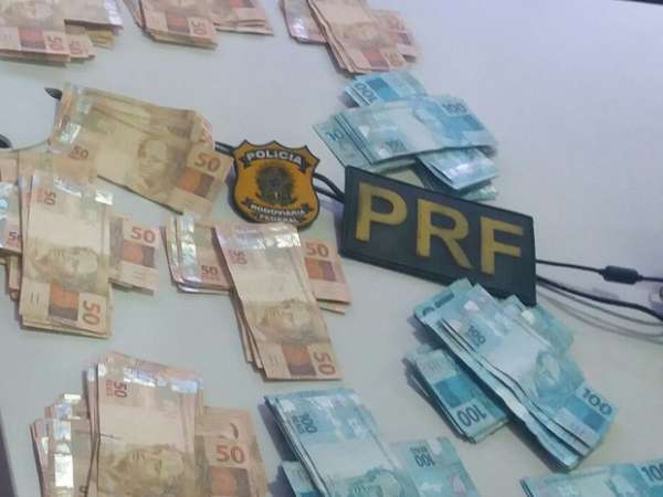 PRF flagra deputado de MT com R$ 24 mil em mala e material de campanha