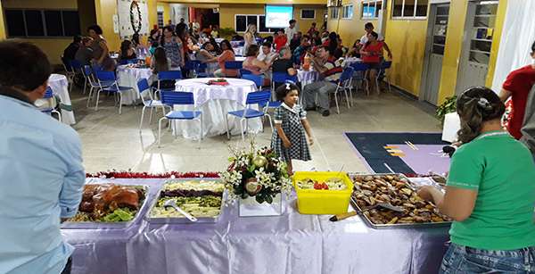 Escola Estadual Tarsila do Amaral faz jantar de confraternização de fim de ano