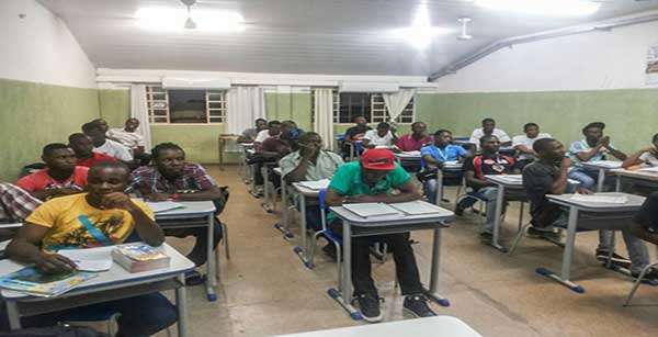 Haitianos contam com a Seduc para continuar estudos