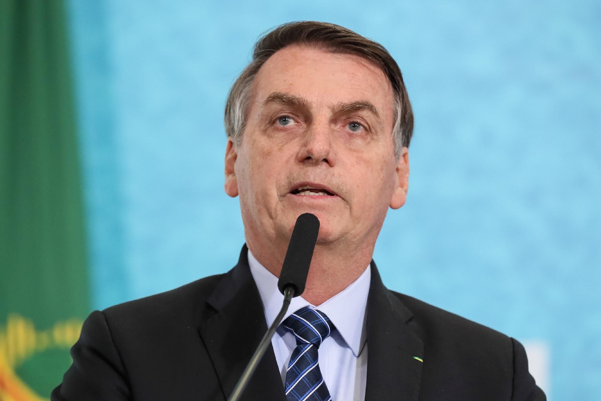 Bolsonaro admite que Brasil está quebrado