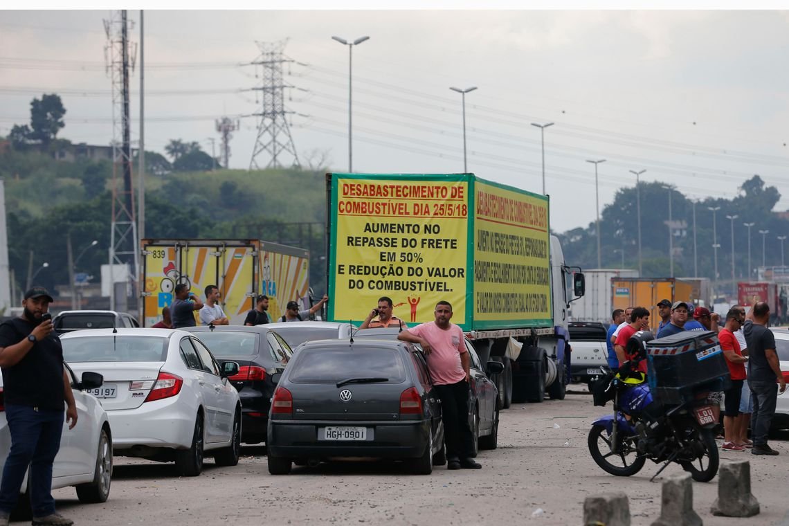 Acompanhe o 4º dia de greve dos caminhoneiros pelo Brasil