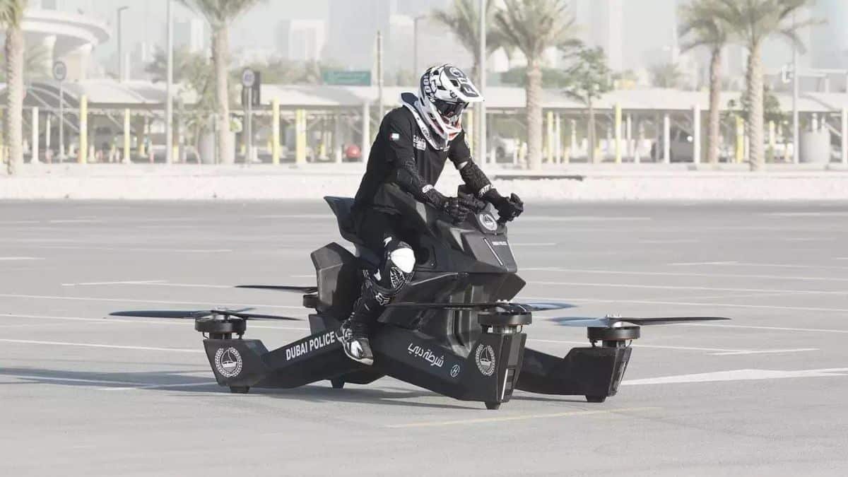 'Moto voadora' enfrenta problemas e cai em Dubai; veja o vídeo