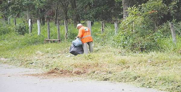 Vereadores de Colniza, solicitam a destinação de um caminhão caçamba para coletar o lixo no Distrito do Guariba