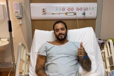 André Coelho faz cirurgia após ter vértebra "comida" por bactéria